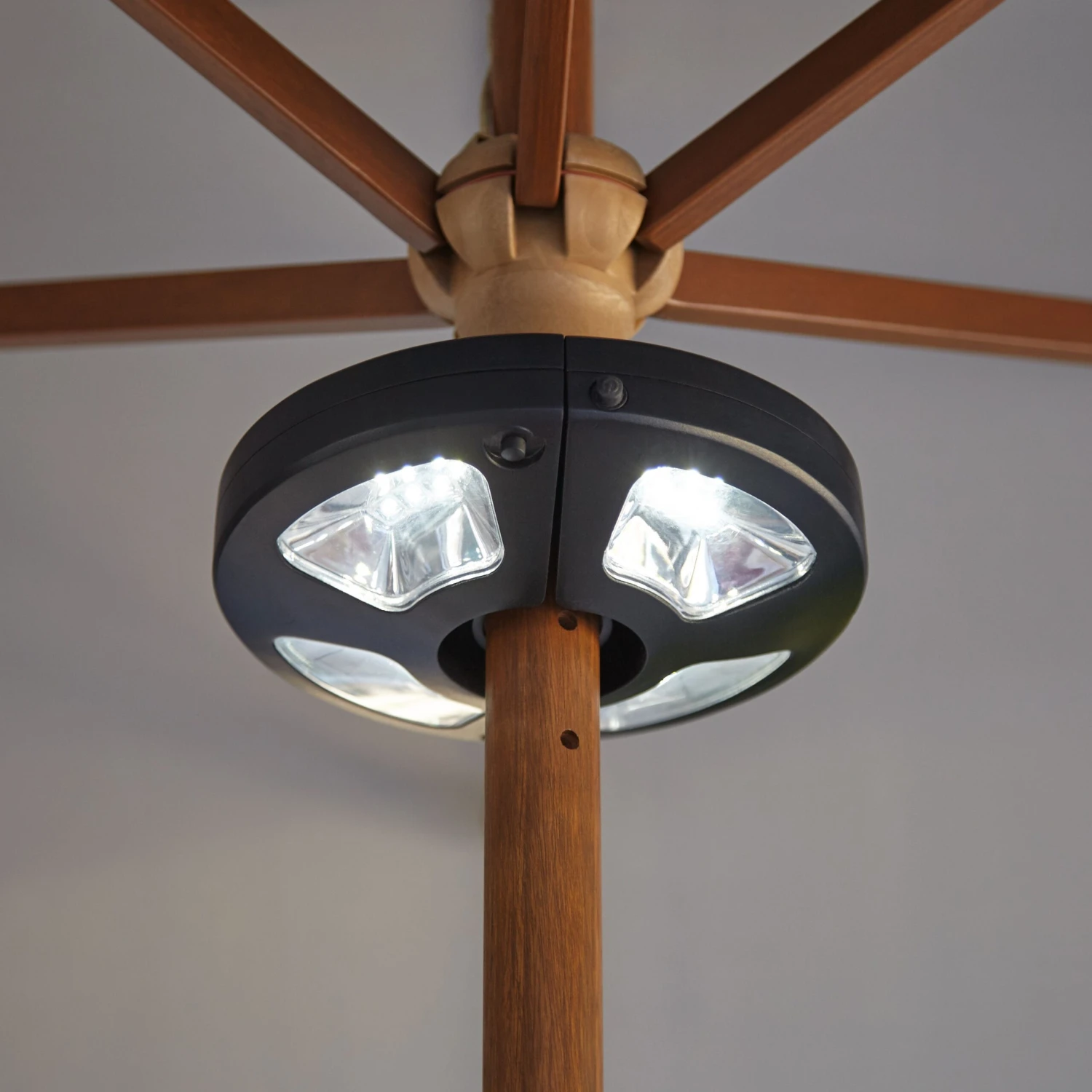 Blooma Alinda Black Battery-powered LED Parasol Light 2 Blooma Alinda Black Battery-powered LED Parasol Light - Image 2