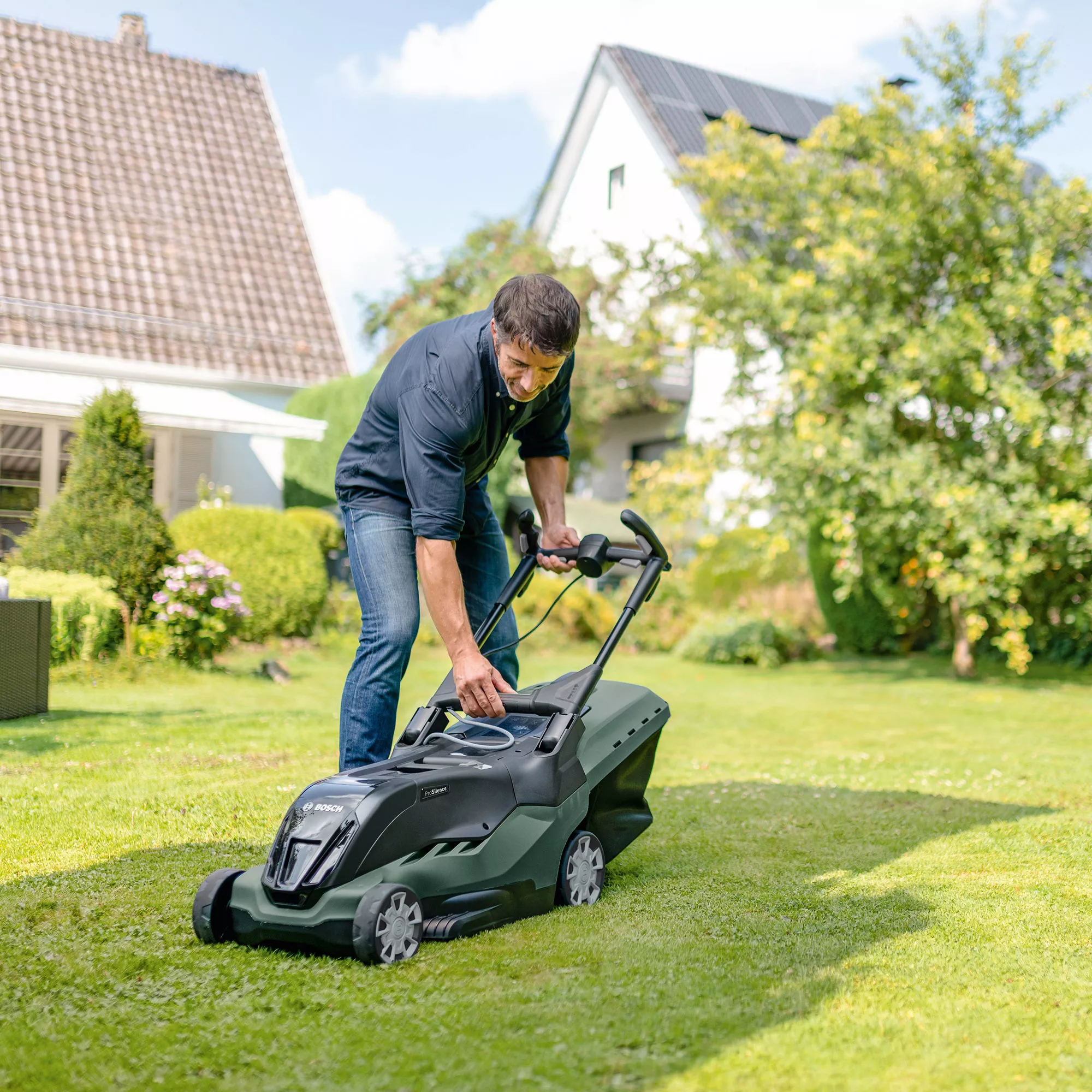 Bosch Power For All AdvancedRotak 36-850 Cordless Rotary Lawnmower 2 Bosch Power For All AdvancedRotak 36-850 Cordless Rotary Lawnmower - Image 2
