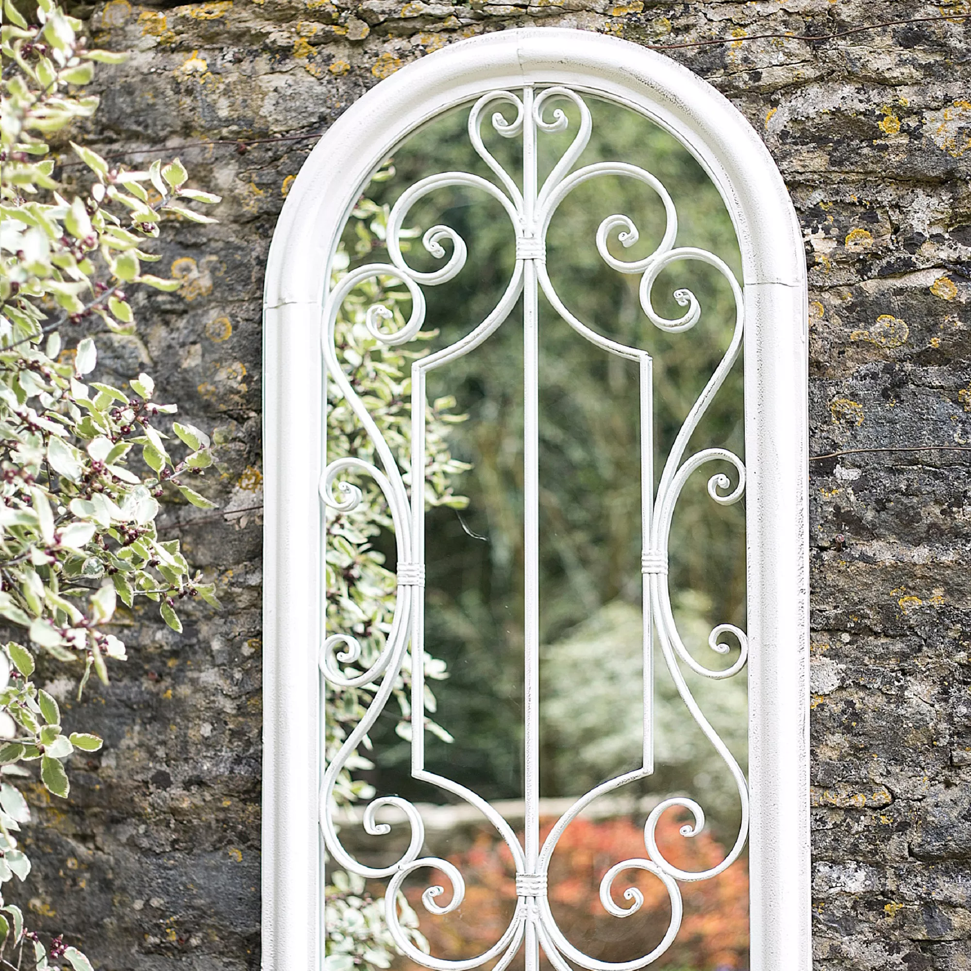 La Hacienda Aston & Wold Antique White Arch Framed Garden Mirror 970mm X 490mm 3 La Hacienda Aston & Wold Antique White Arch Framed Garden Mirror 970mm X 490mm - Image 3