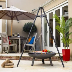 La Hacienda Tripod Hanging Grill -Garden & Outdoors la hacienda tripod hanging grill5055025586126 02i bq