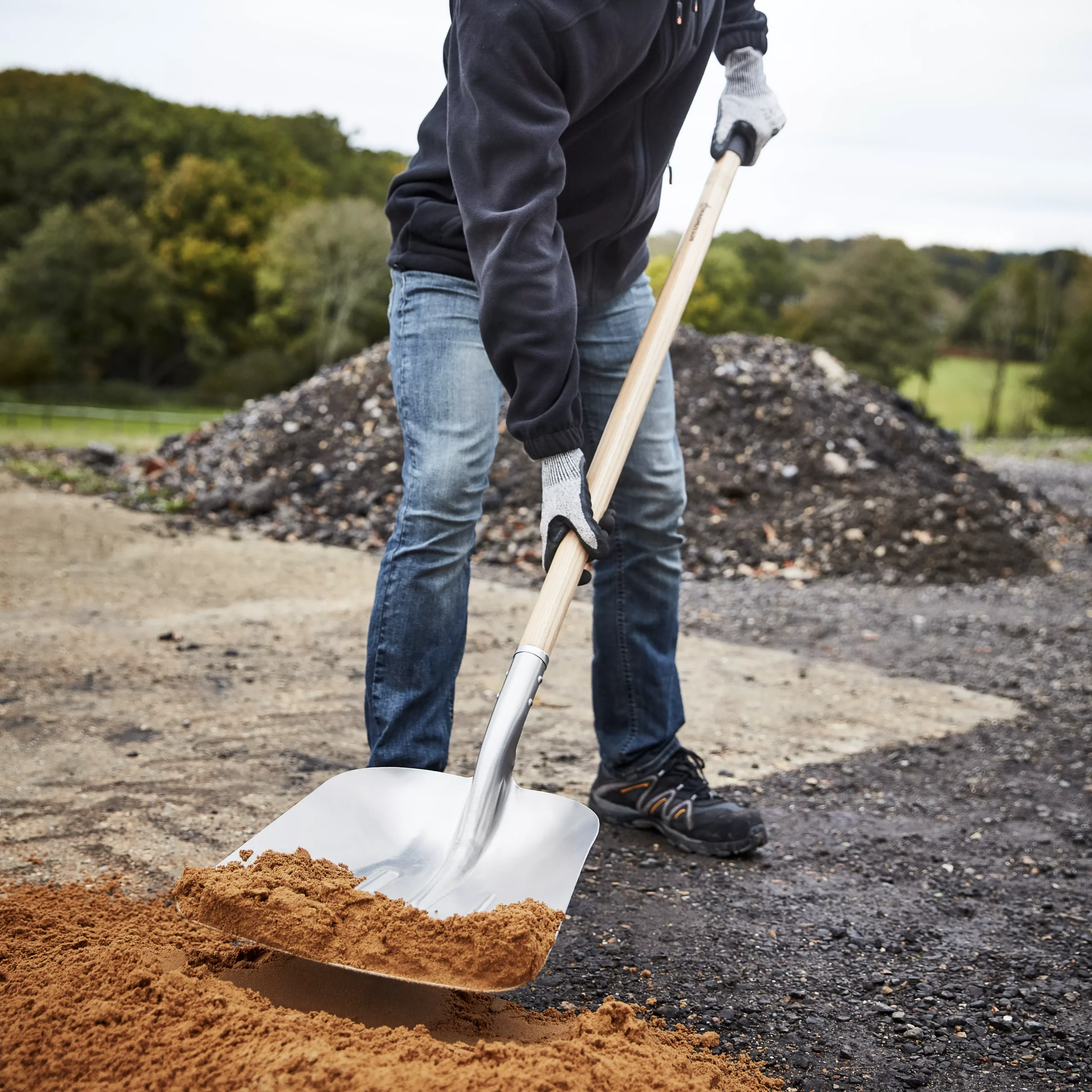 Magnusson Square Straight Handle Snow Shovel 5 Magnusson Square Straight Handle Snow Shovel - Image 5