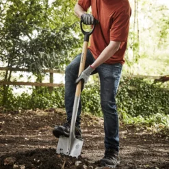 Magnusson Wooden Pointed Digging Spade 9 Magnusson Wooden Pointed Digging Spade -Garden & Outdoors magnusson wooden pointed digging spade5059340086675 01i