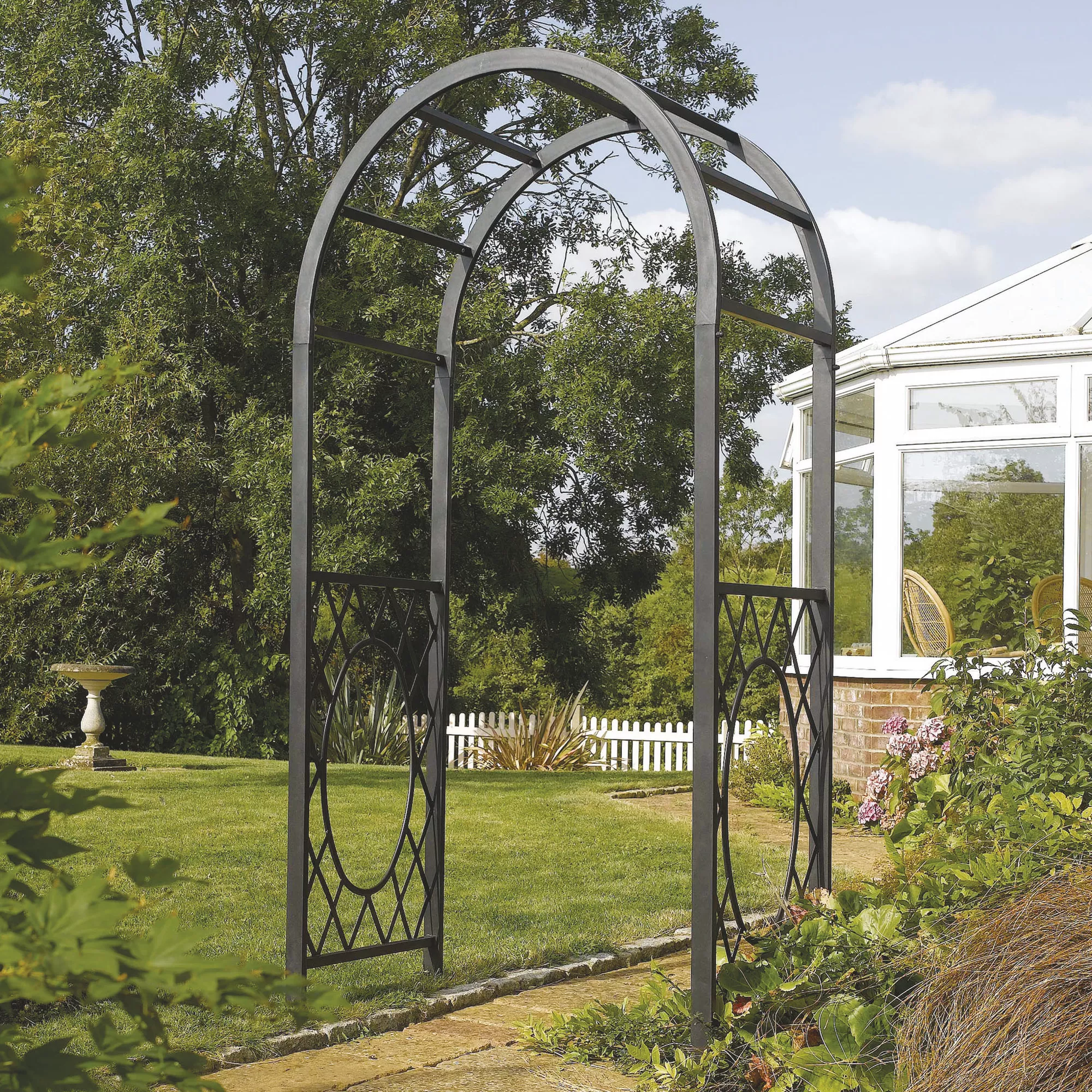 Rowlinson Wrenbury Round Top Steel Arch 1 Rowlinson Wrenbury Round Top Steel Arch