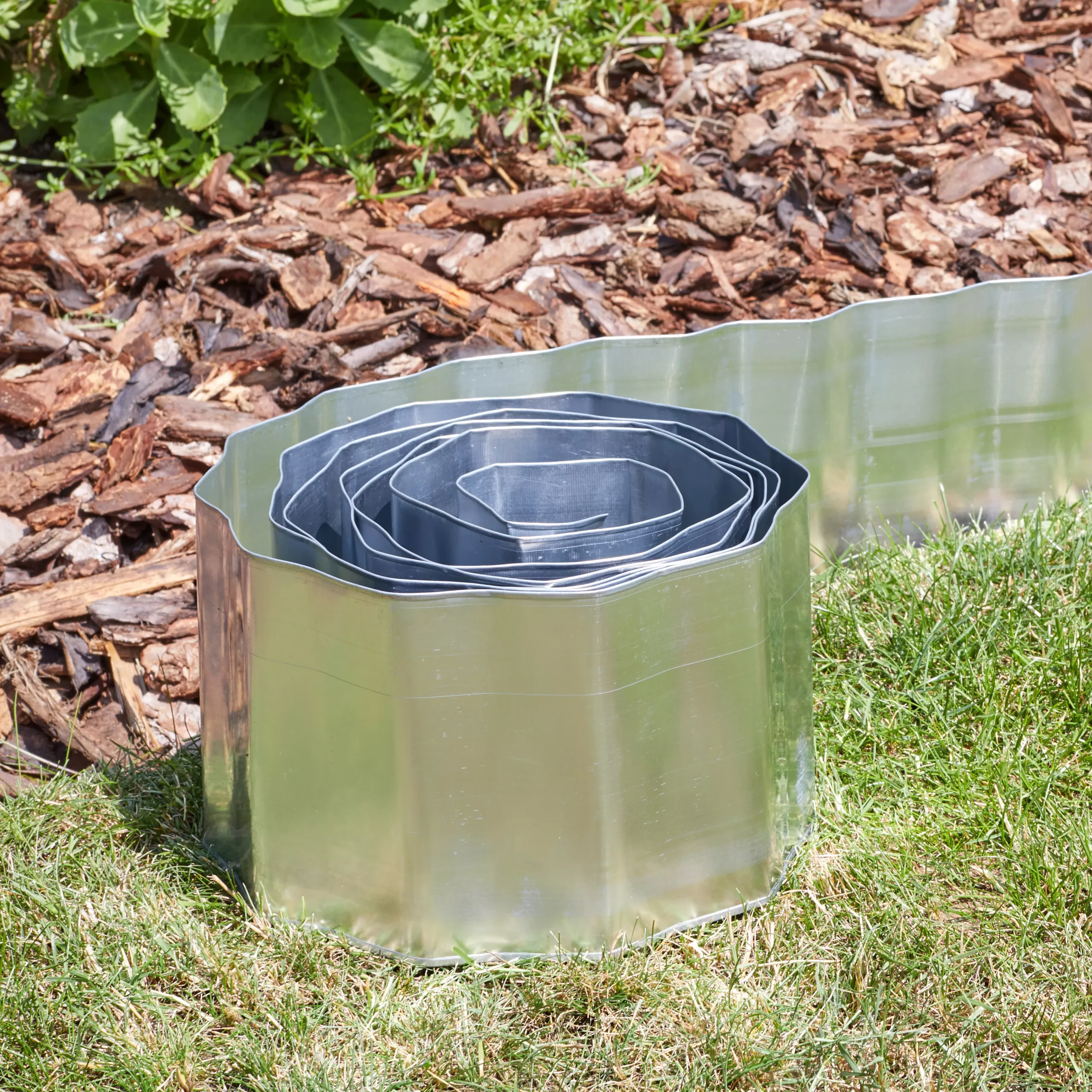 Smart Garden Steel Lawn Edging (H)15.8cm (L)3.05m 2 Smart Garden Steel Lawn Edging (H)15.8cm (L)3.05m - Image 2